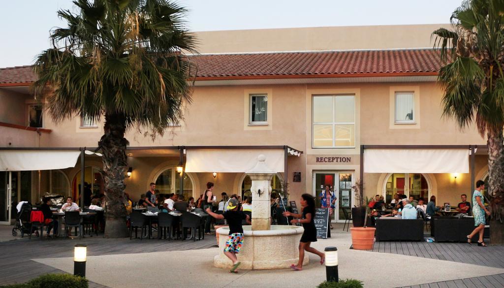 Hotel Restaurant Les Jasses De Camargue Gallargues-le-Montueux Exterior photo